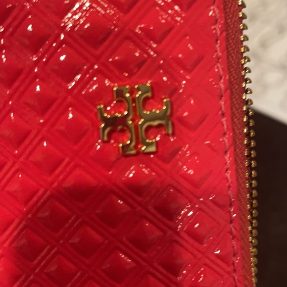 Tory Burch zip wallet in raspberry - Picture 5 of 5